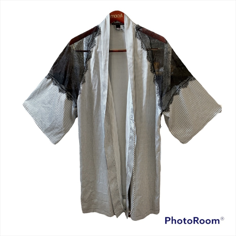 Victoria’s Secret Check Robe with Lace M/L  Black and white, silk like material